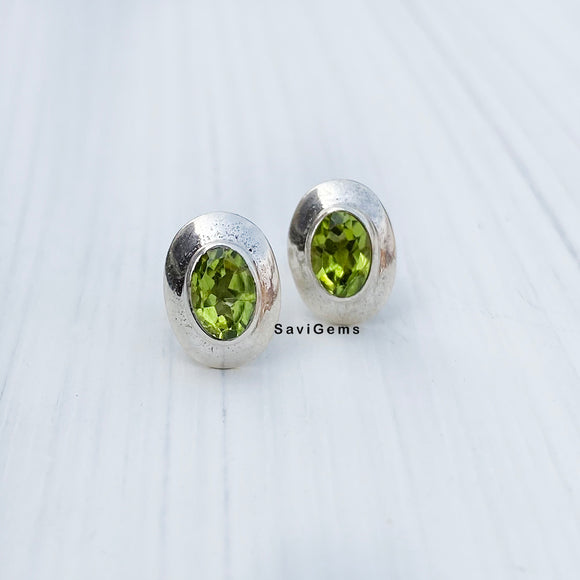 Facetted Peridot Oval 925 Sterling Silver Stud
